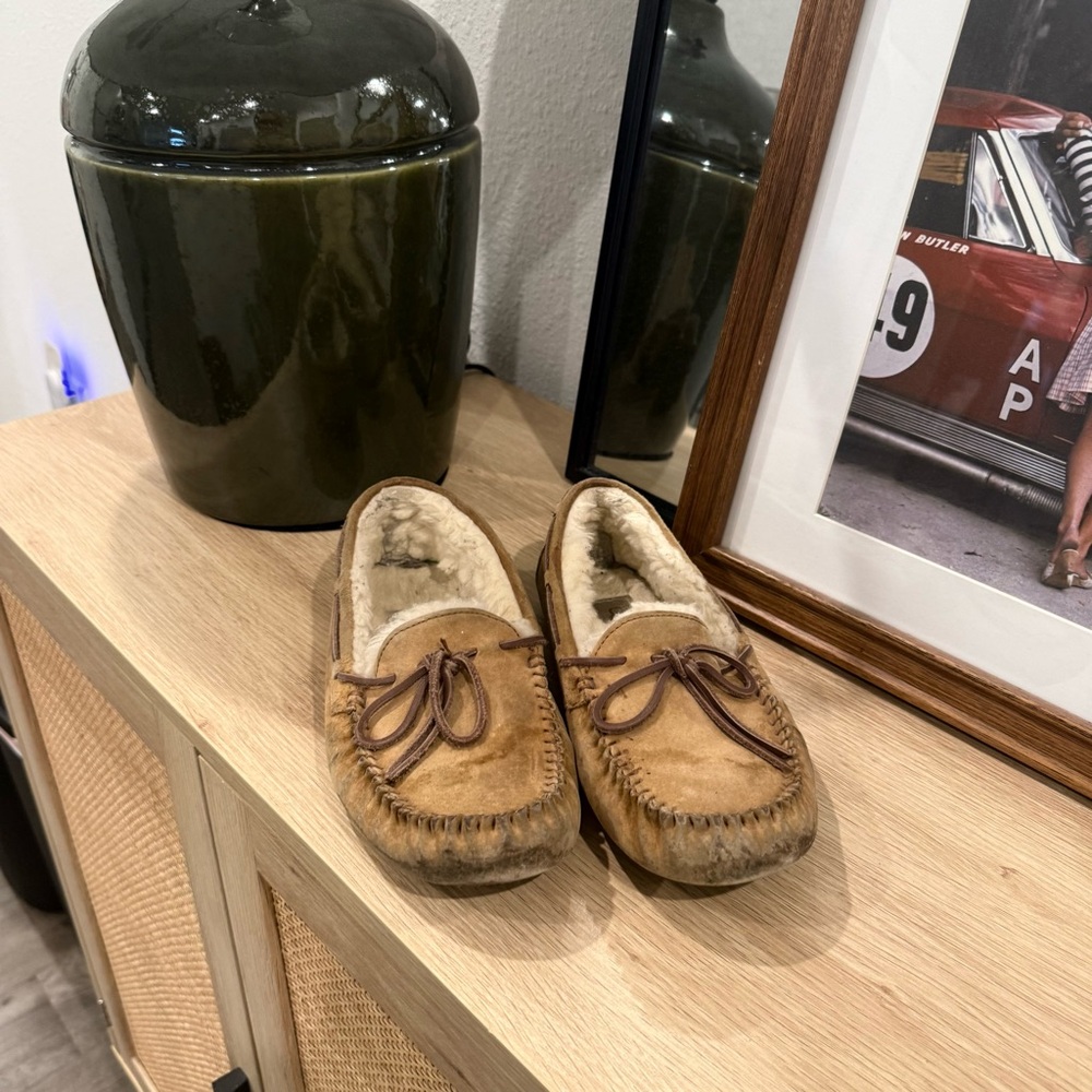 UGG Women's Tan Dakota moccasin